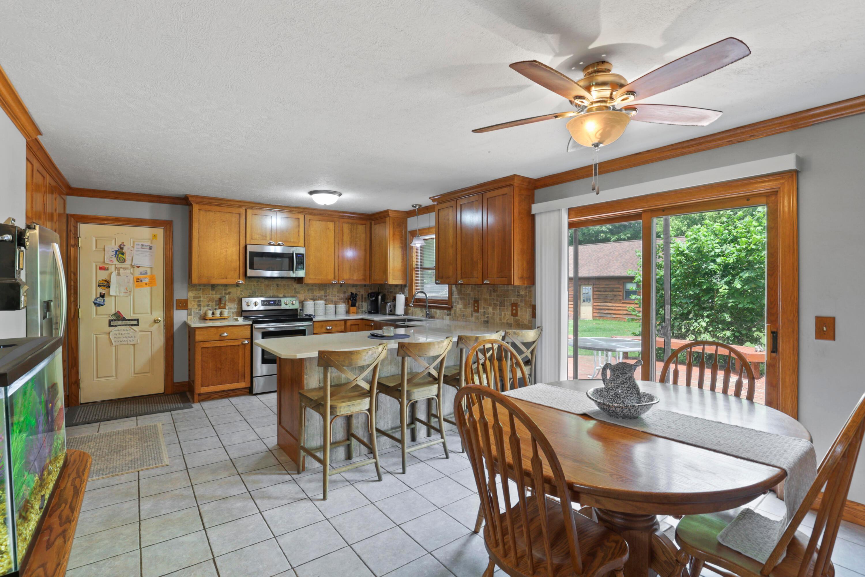 7610 Beecher Road Southwest Pataskala, OH 43062 - Photo 15 of 53 Eating Area to Kit