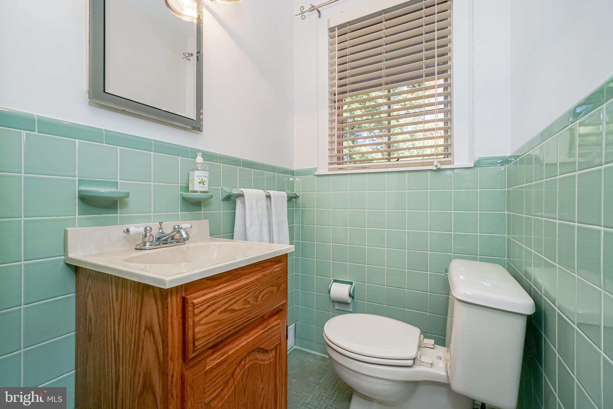 202 Welwyn Road Wilmington, DE 19803 - Photo 13 of 30 1st Floor Powder Room