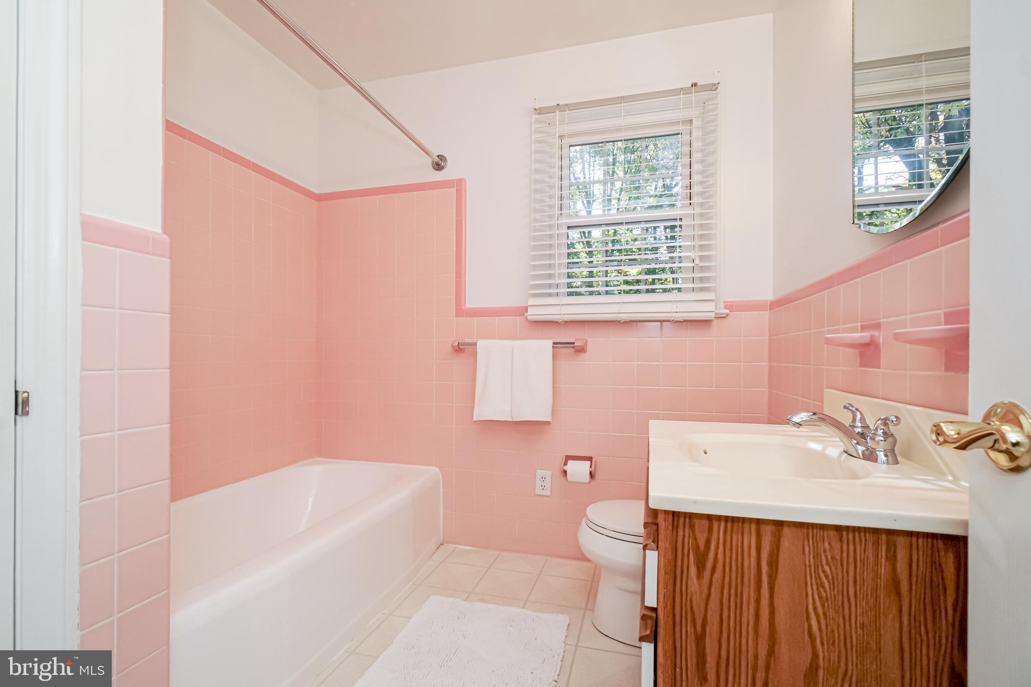 202 Welwyn Road Wilmington, DE 19803 - Photo 19 of 30 Full Bathroom on 2nd Level