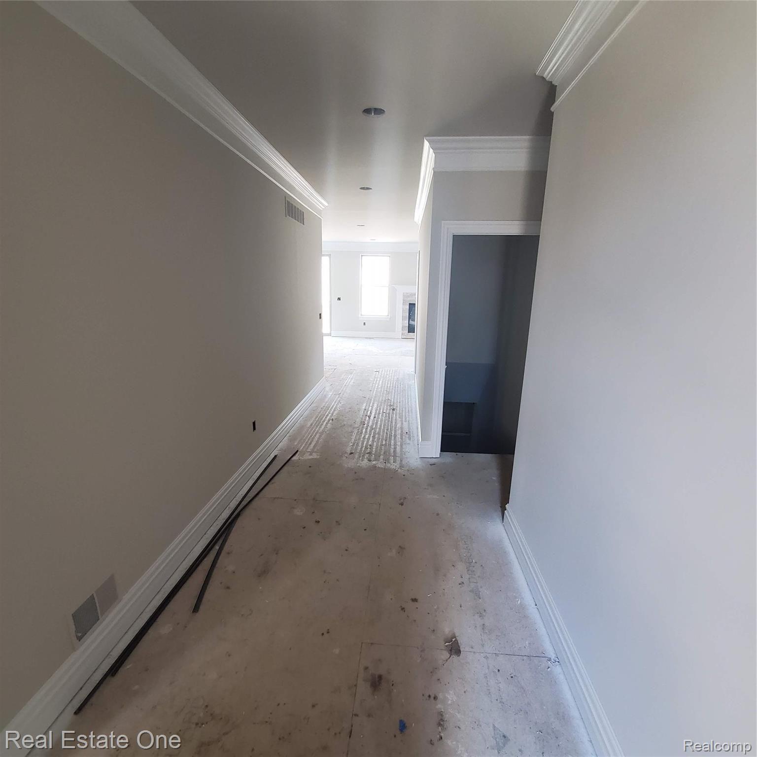 3103 Bathurst Avenue Rochester, MI 48309 - Photo 5 of 17 20210311_142731.jpg