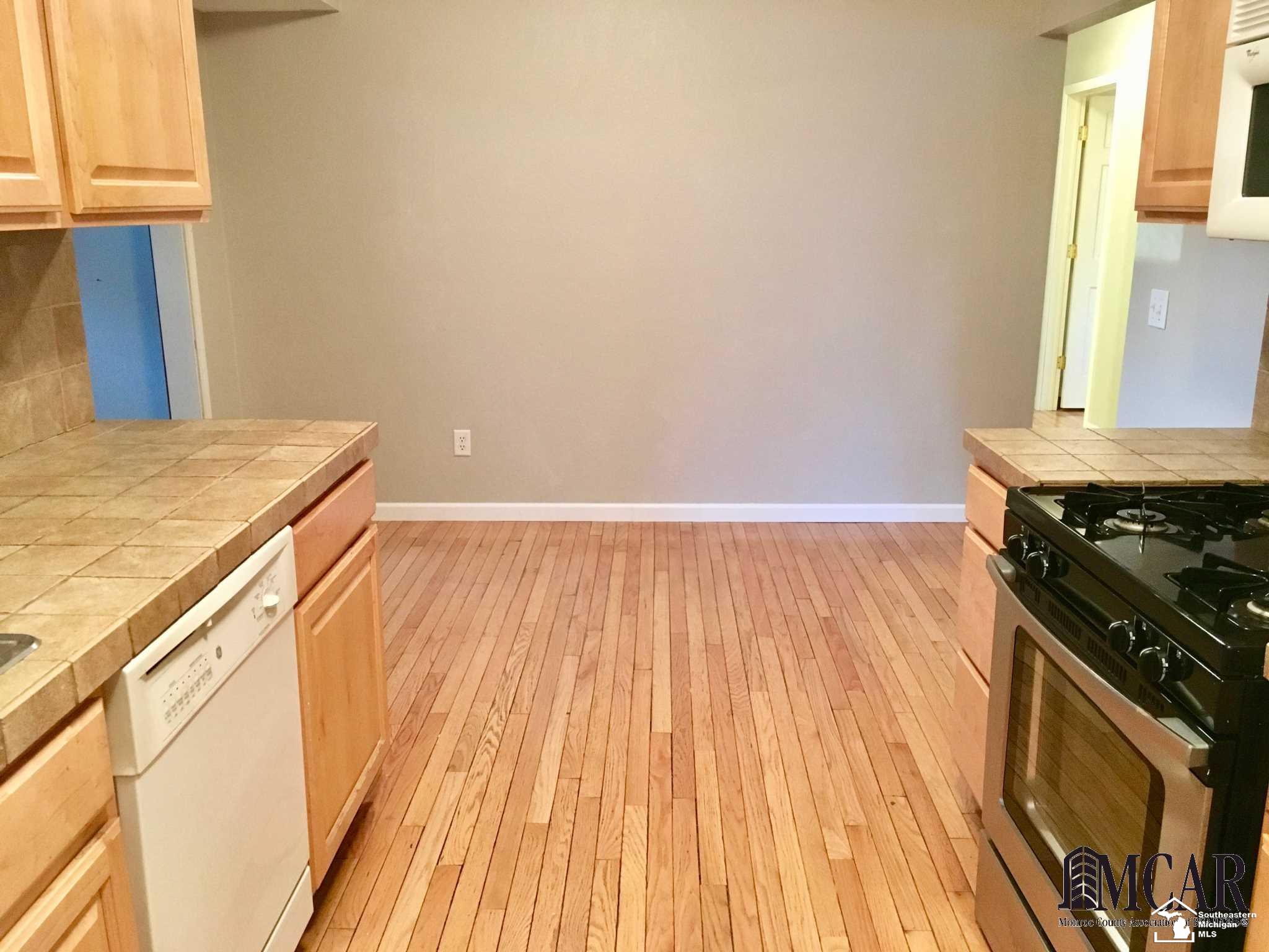 10803 Secor Road Temperance, MI 48182 - Photo 16 of 24
