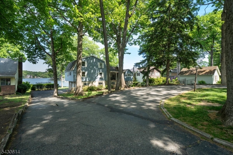 63 East Shore Road Denville, NJ 07834 - Photo 6 of 44