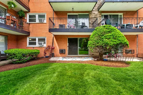 $230,000 | 4730 North Kenneth Avenue, Unit 1E, Chicago, IL 60630