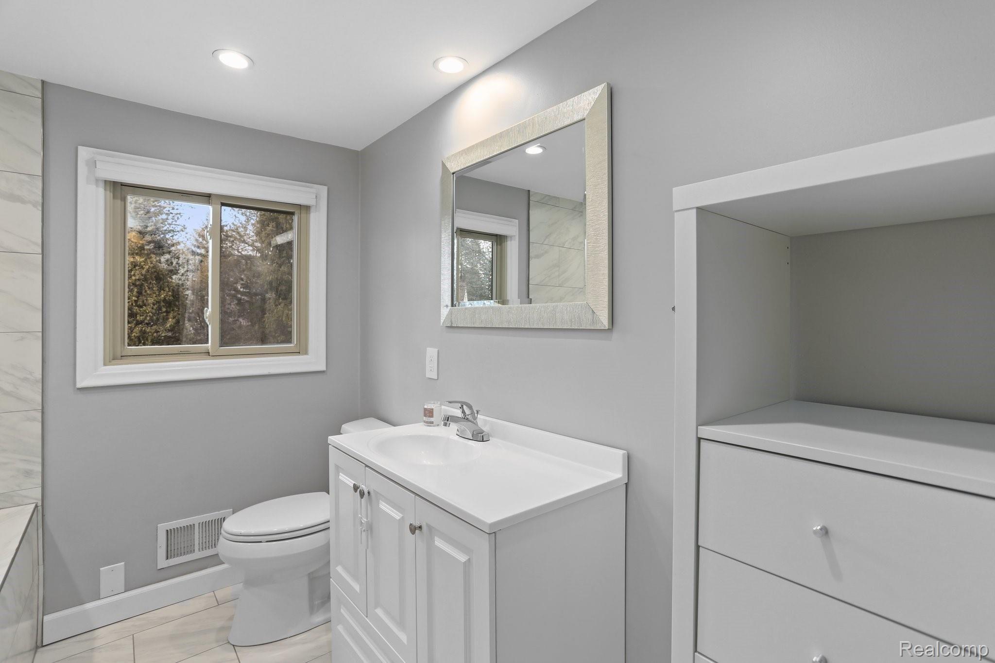 2442 Kimberly Fair Street Rochester, MI 48309 - Photo 25 of 42 2442 Kimberly Fair Street, Rochester Hills - 27.jpg