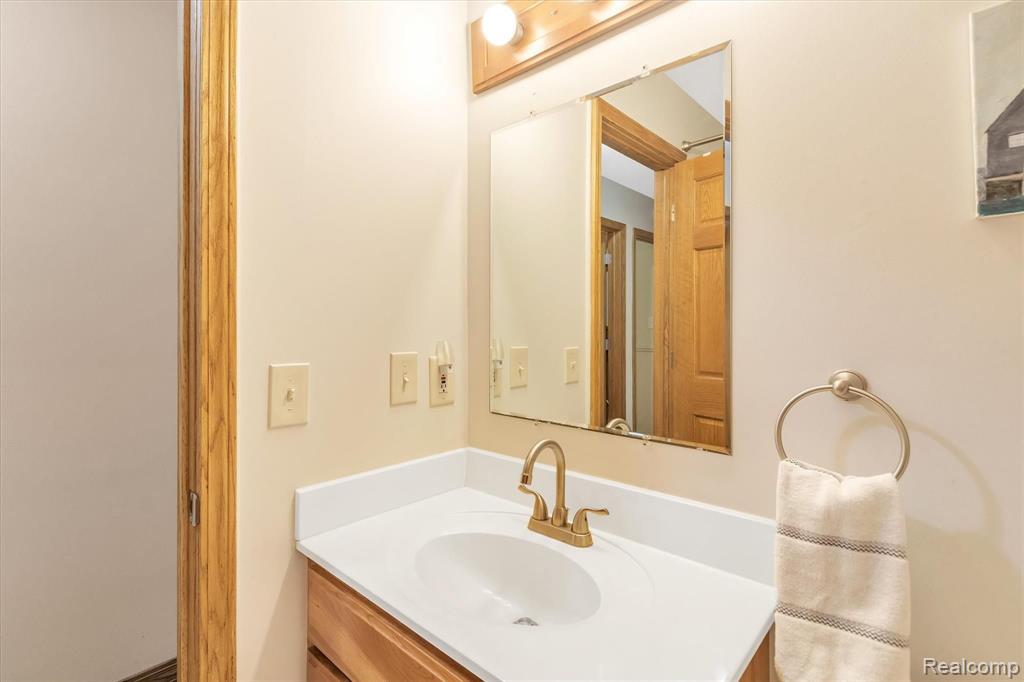28366 Rollcrest Road Farmington Hills, MI 48334 - Photo 31 of 53