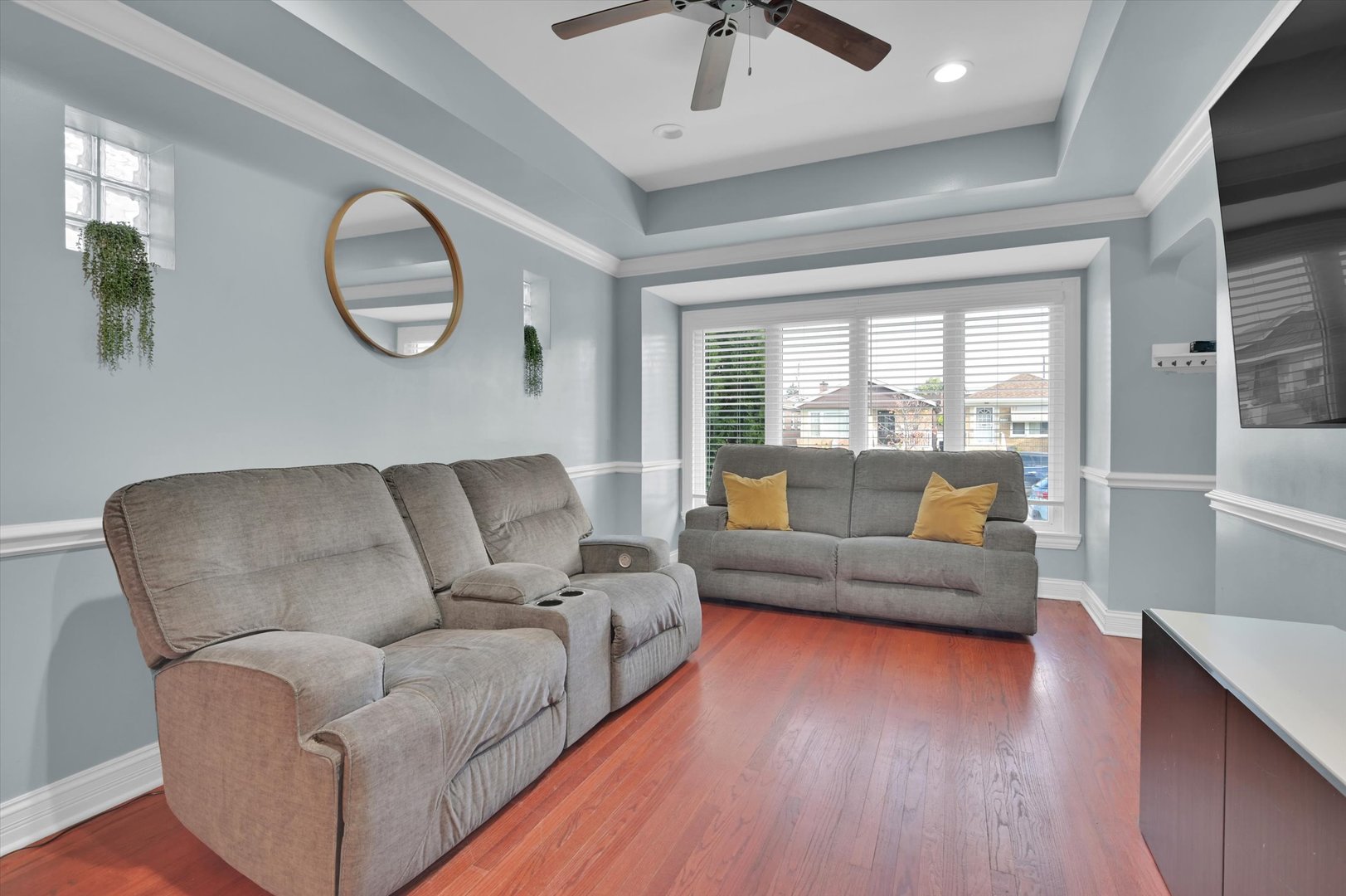 3631 West 69th Street Chicago, IL 60629 - Photo 3 of 36