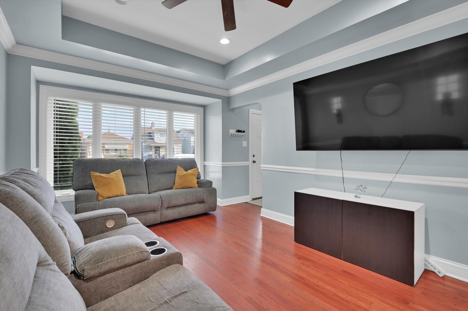 3631 West 69th Street Chicago, IL 60629 - Photo 4 of 36