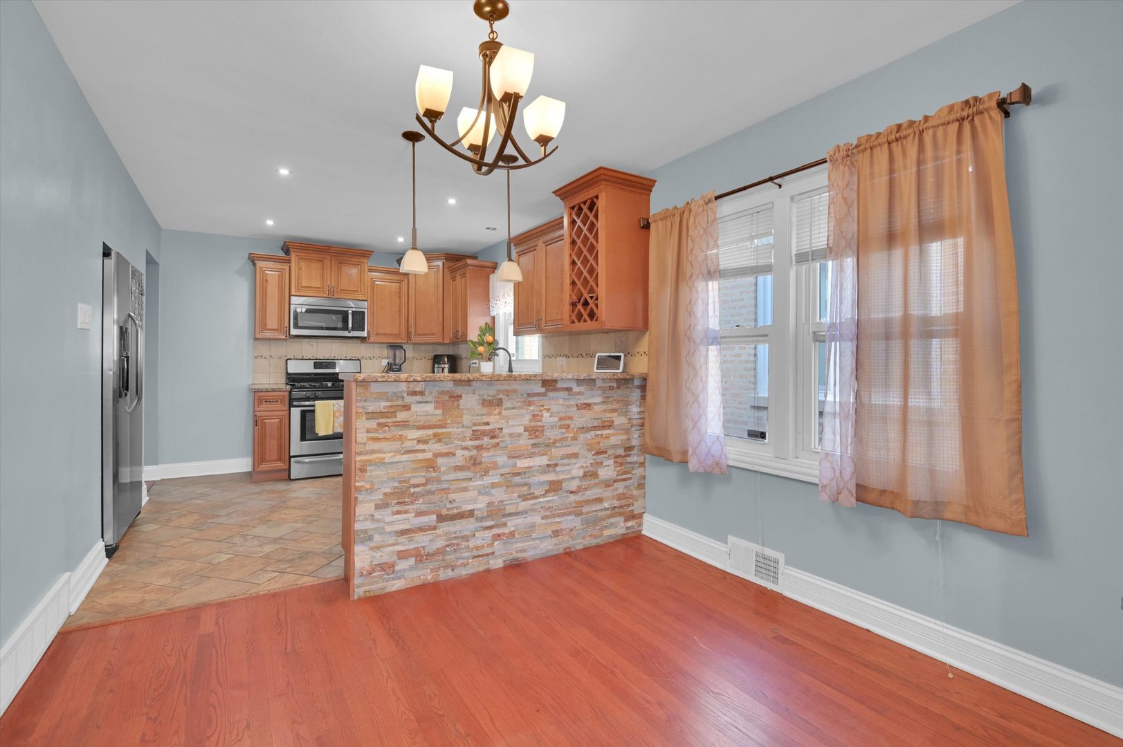 3631 West 69th Street Chicago, IL 60629 - Photo 7 of 36