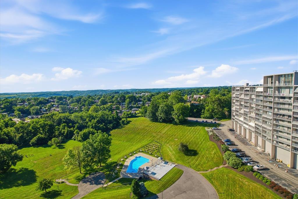 1150 Bower Hill Road, Unit 901A Pittsburgh, PA 15243 - Photo 36 of 41 Pool