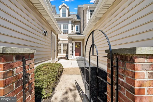 a view of entryway with a front door