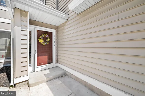 a view of entryway front of house