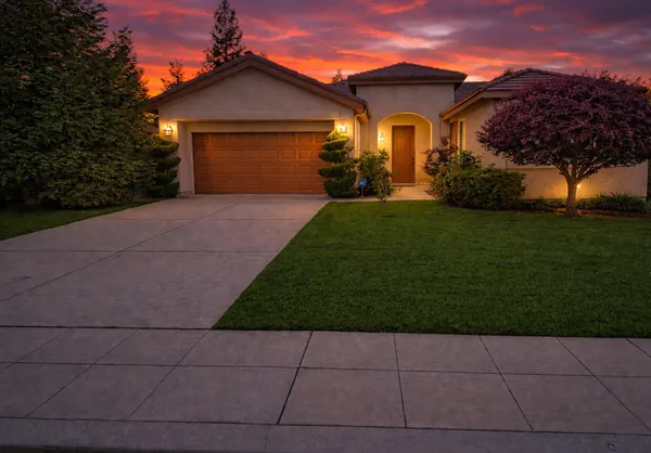 $594,500 | 2222 Carson Avenue, Clovis, CA 93611