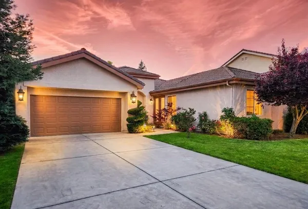 $594,500 | 2222 Carson Avenue, Clovis, CA 93611