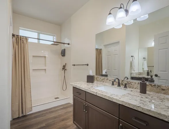 $594,500 | 2222 Carson Avenue, Clovis, CA 93611
