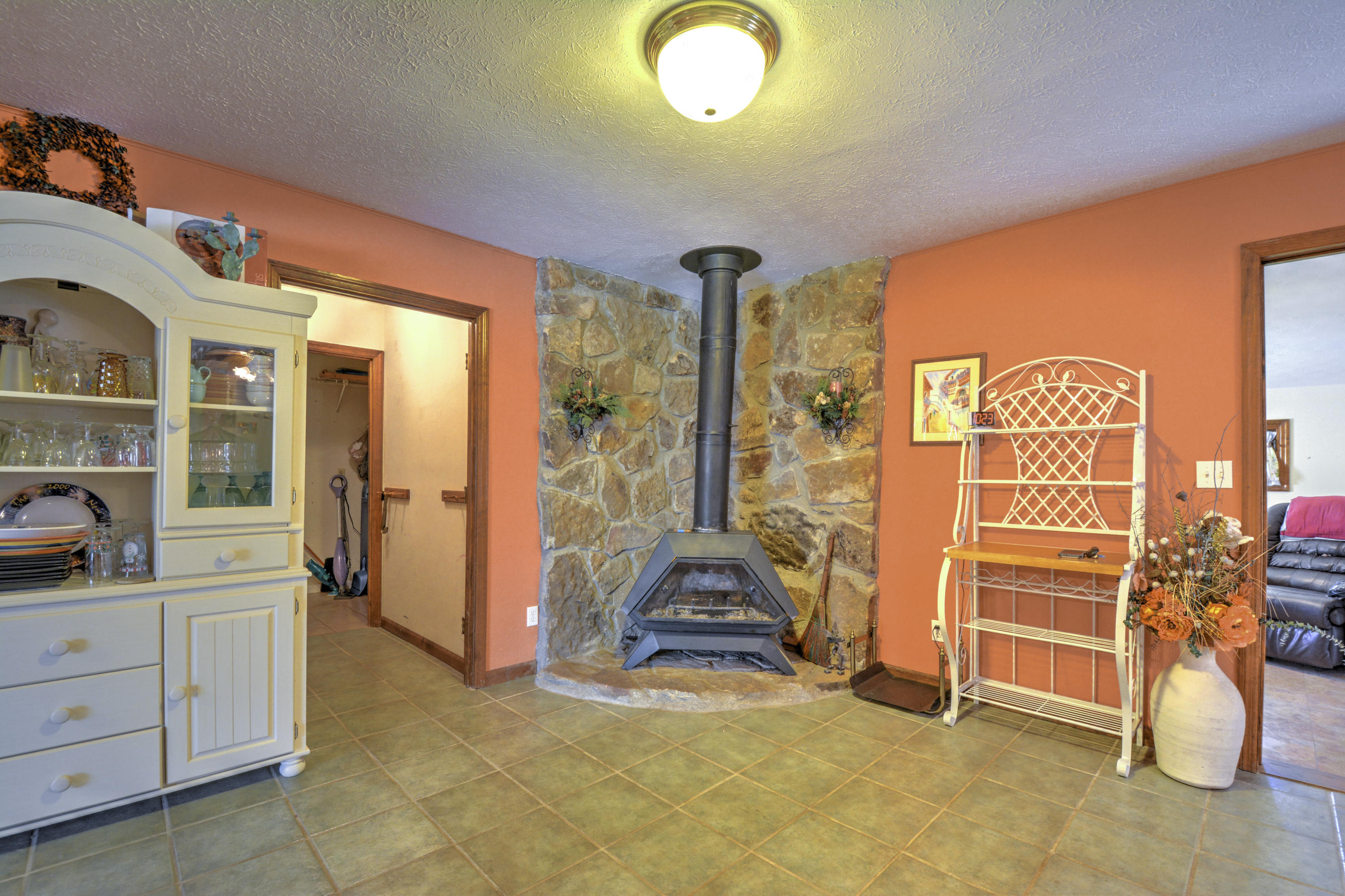 107 Connors Drive Oak Ridge, TN 37830 - Photo 8 of 29 Lois--7