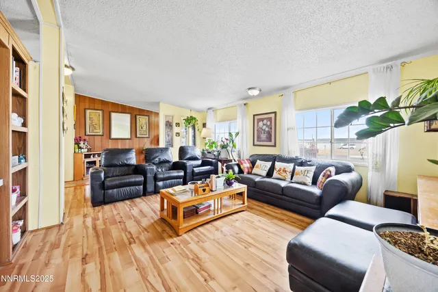 $450,000 | 5225 Deodar Street, Silver Springs, NV 89429