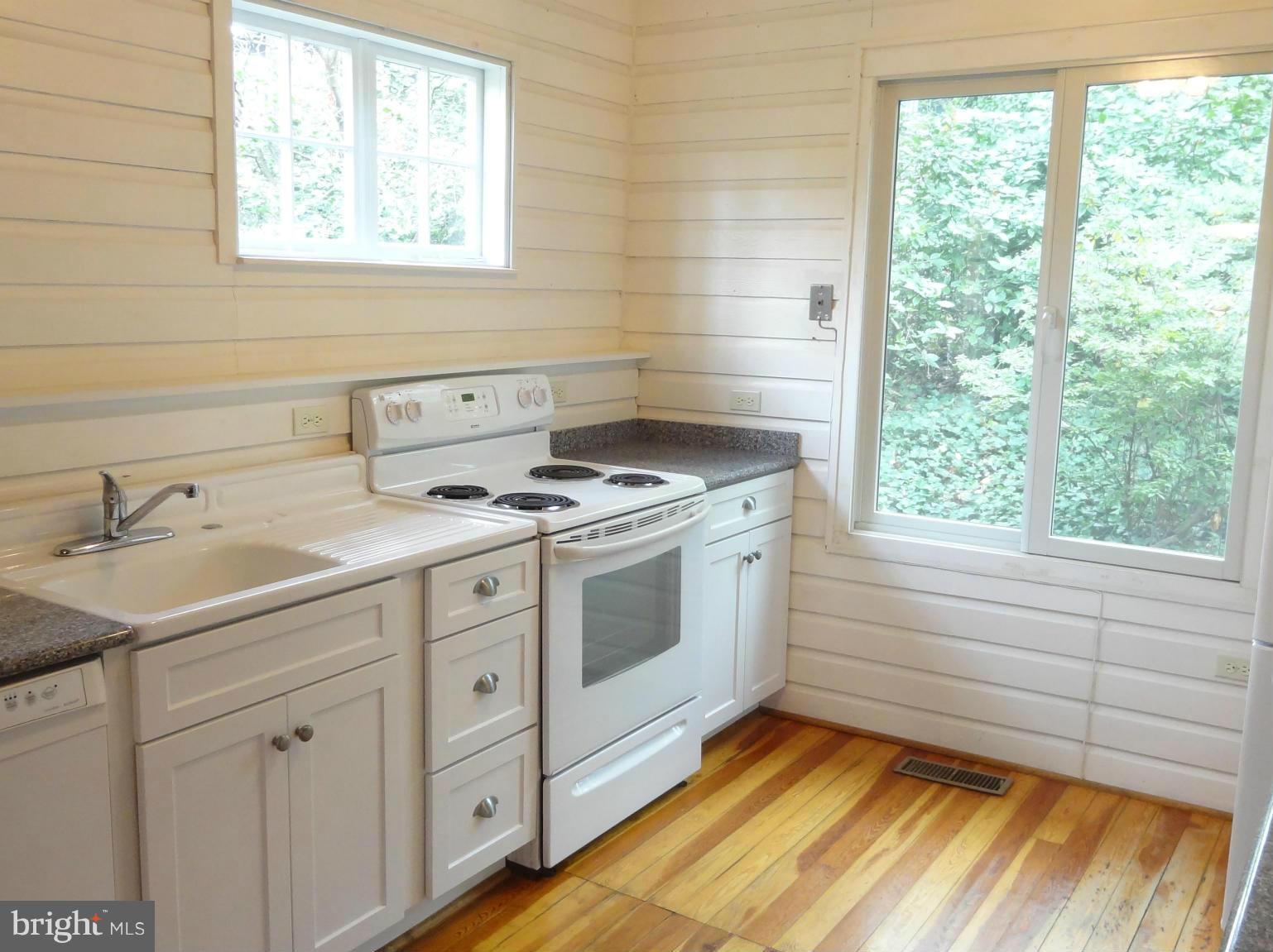125 Friar Tuck Road Annapolis, MD 21405 - Photo 5 of 29 Kitchen