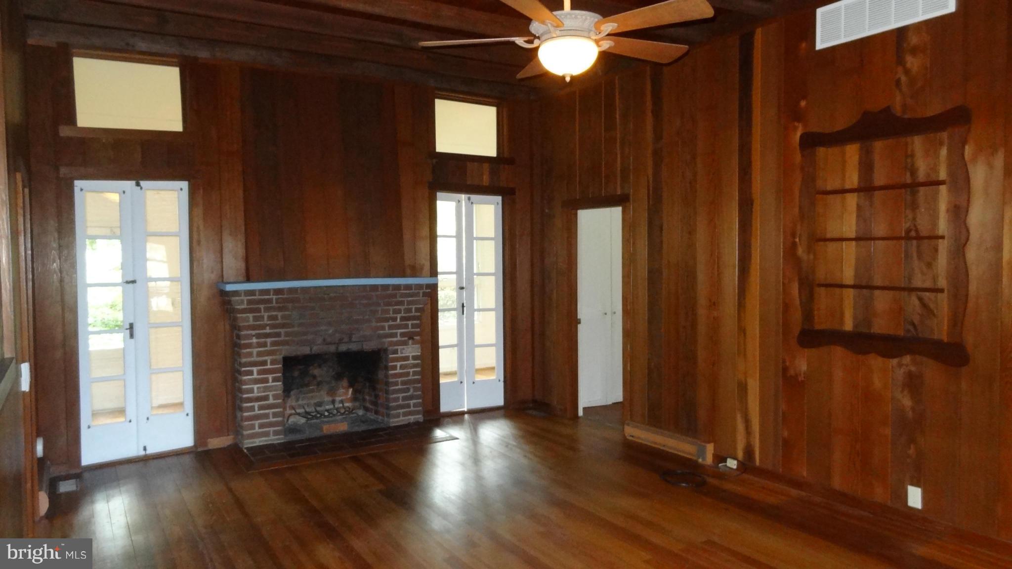 125 Friar Tuck Road Annapolis, MD 21405 - Photo 7 of 29 Family Room