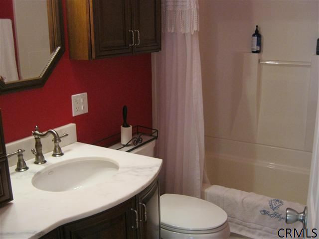 46 Swatling Road Colonie, NY 12110 - Photo 12 of 15 Photo 12