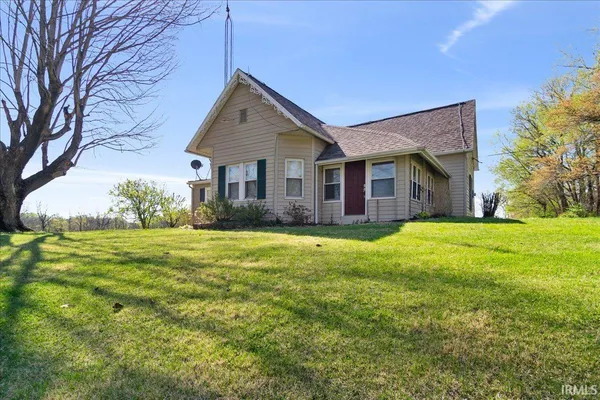 $195,000 | 6728 North State Road, Hazleton, IN 47640