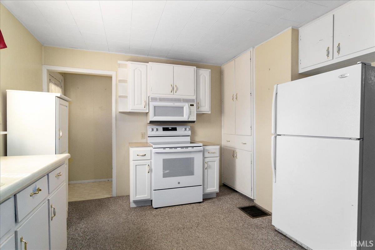 6728 North State Road Hazleton, IN 47640 - Photo 8 of 33