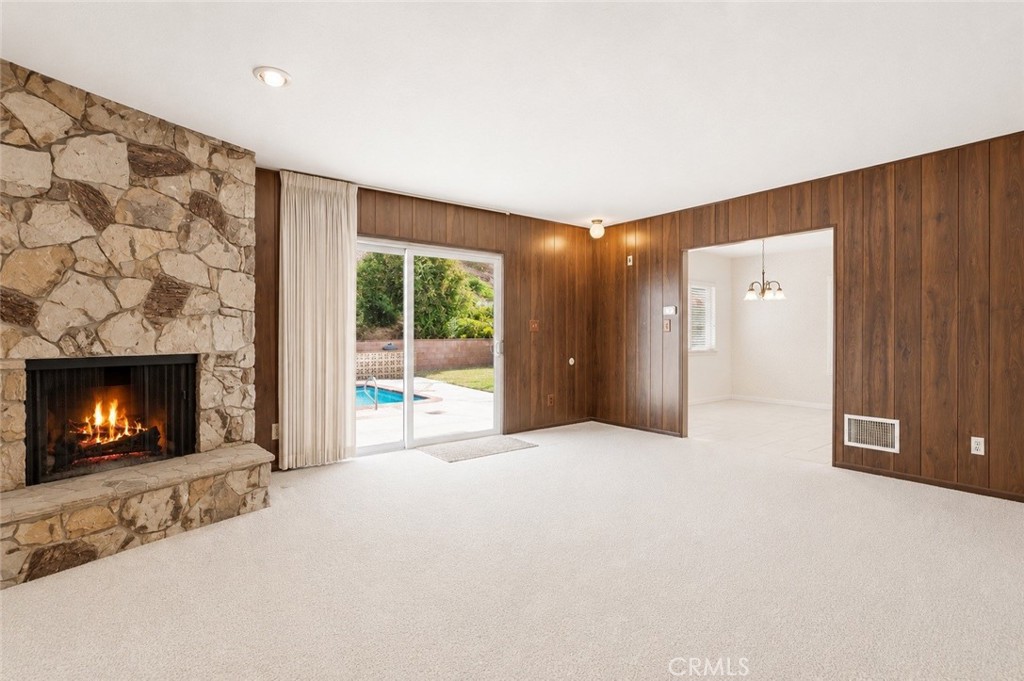 2724 North Kenneth Road Burbank, CA 91504 - Photo 7 of 35