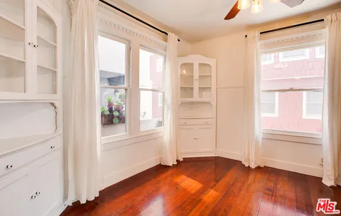 $2,195,000 | 105 Park Place, Venice, CA 90291