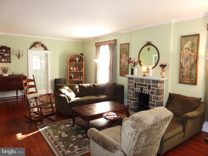 270 Mather Road Jenkintown, PA 19046 - Photo 5 of 20 Living Room