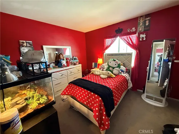 a bed room with a bed window and dresser