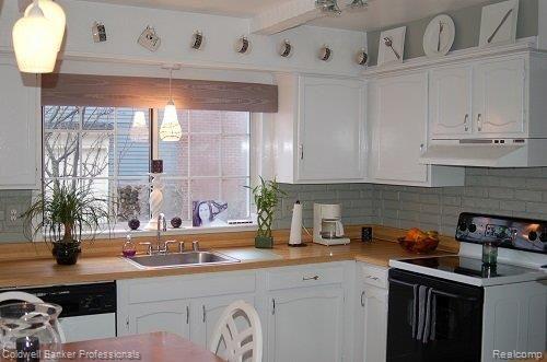 1353 Barneswood Lane Rochester, MI 48306 - Photo 2 of 25 Open and Bright Kitchen