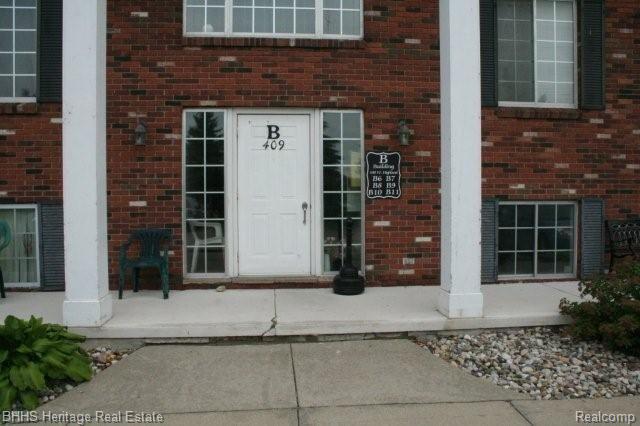 409 West Highland Road, Unit B6 Howell, MI 48843 - Photo 2 of 11 Entrance