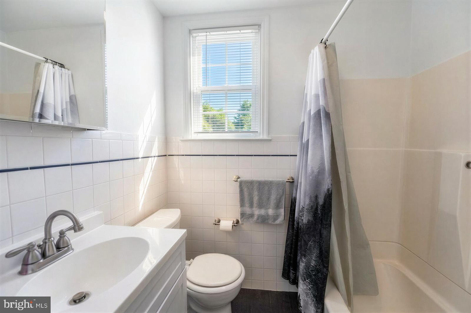 107 Valley View Road Norristown, PA 19401 - Photo 21 of 35 a bathroom with a sink toilet and shower