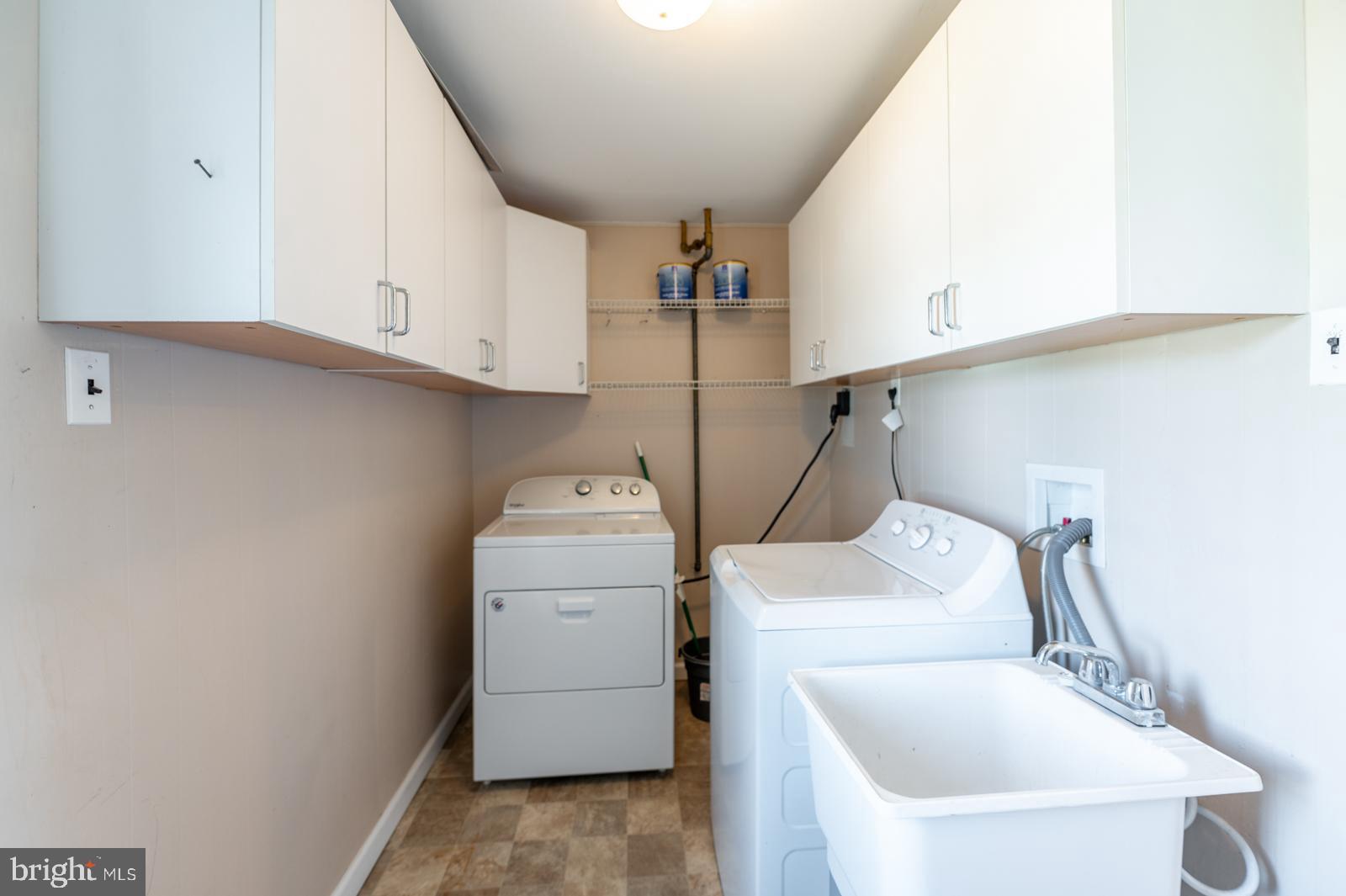 107 Valley View Road Norristown, PA 19401 - Photo 27 of 35 a utility room with dryer and washer
