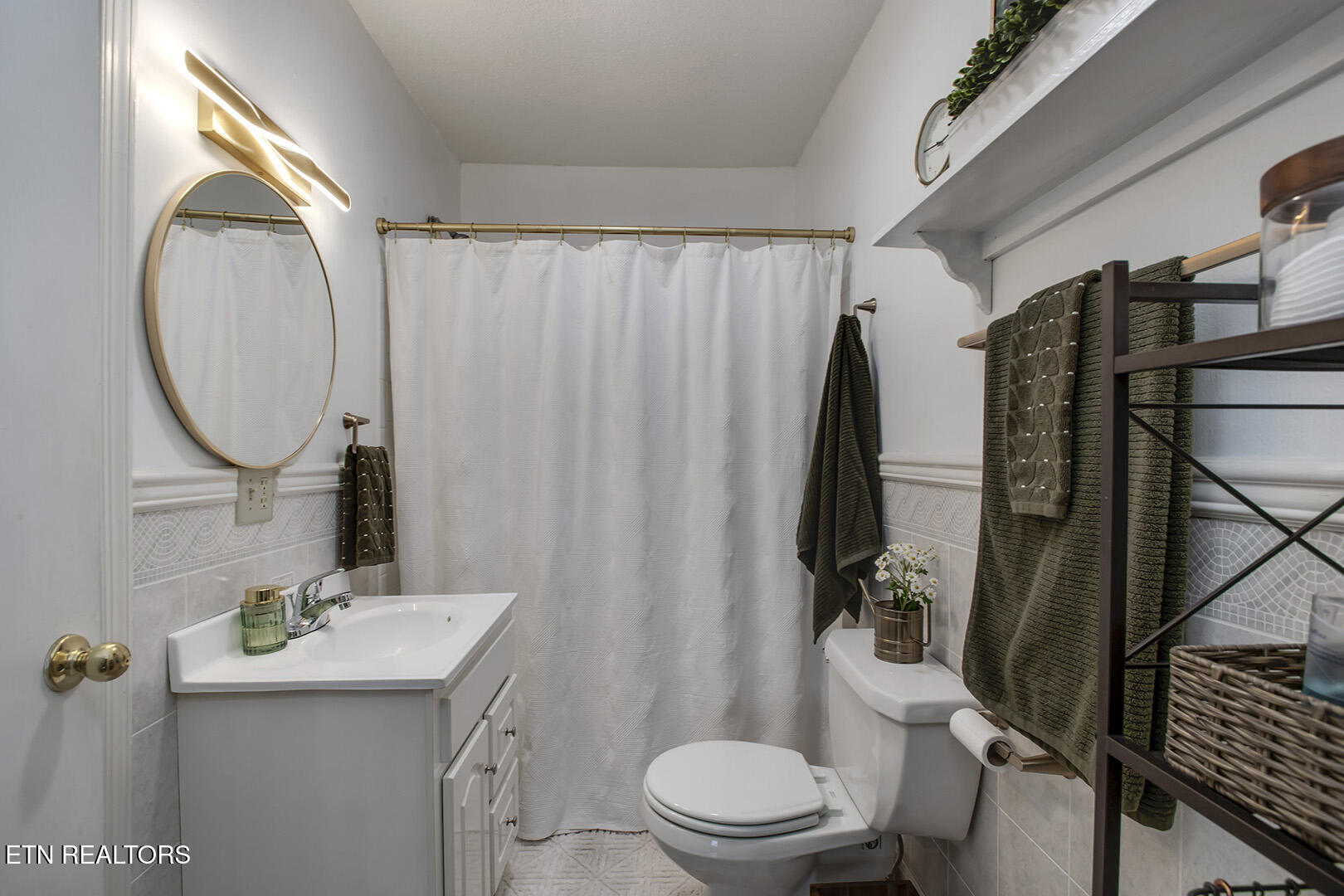 420 Matlock Road Lenoir City, TN 37771 - Photo 20 of 50 20_MatlockRoad_420_GuestBath
