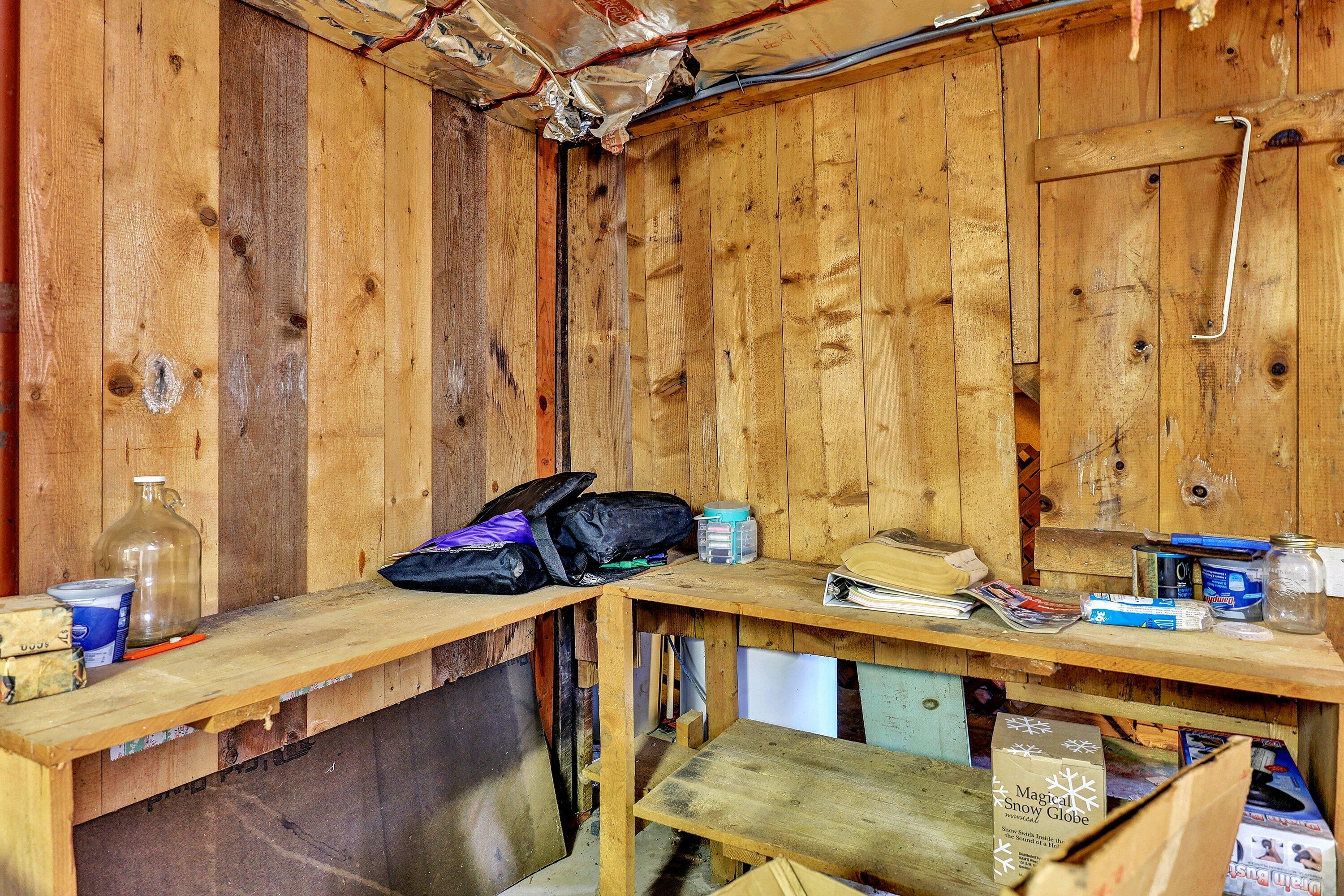 509 Carver Road Martinsville, VA 24112 - Photo 19 of 25 a bathroom with a tub sink and mirror