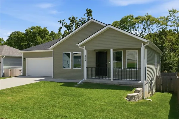 $350,000 | 303 North Lexington Street, Harrisonville, MO 64701