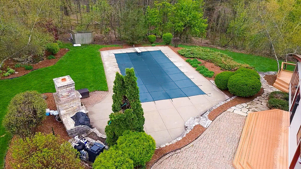 16995 West Small Road New Berlin, WI 53151 - Photo 6 of 48 40' by 20' Inground Heated Pool