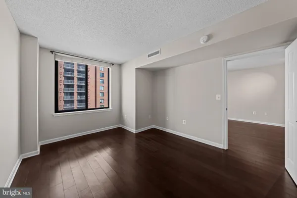 $1,988 | 11710 Old Georgetown Road, Unit 820, North Bethesda, MD 20852