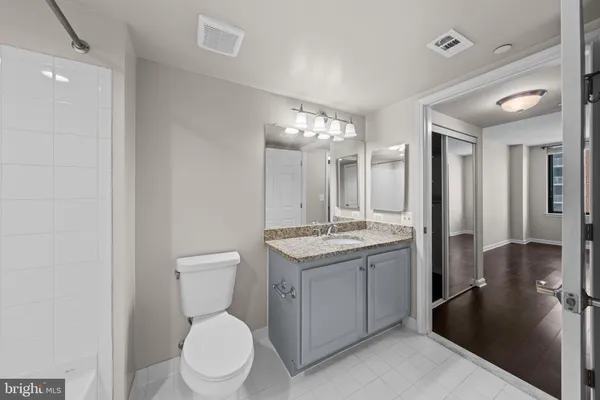 $1,988 | 11710 Old Georgetown Road, Unit 820, North Bethesda, MD 20852