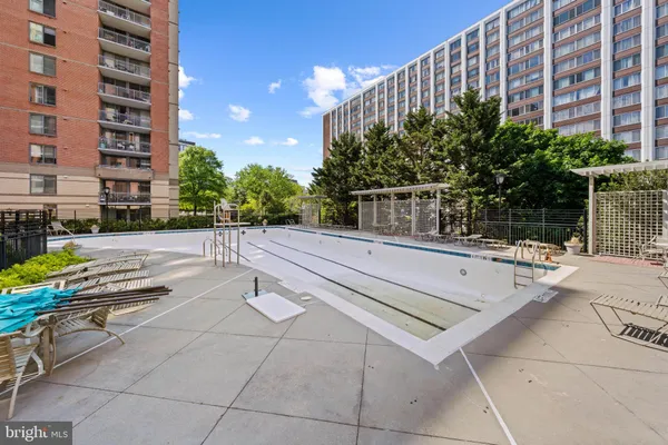 $1,988 | 11710 Old Georgetown Road, Unit 820, North Bethesda, MD 20852