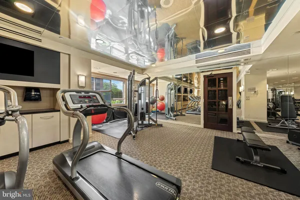 $1,988 | 11710 Old Georgetown Road, Unit 820, North Bethesda, MD 20852