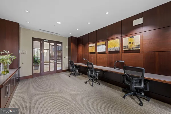 $1,988 | 11710 Old Georgetown Road, Unit 820, North Bethesda, MD 20852