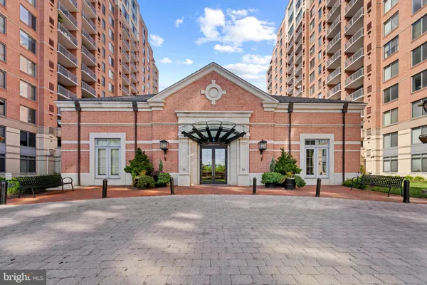 $1,988 | 11710 Old Georgetown Road, Unit 820, North Bethesda, MD 20852