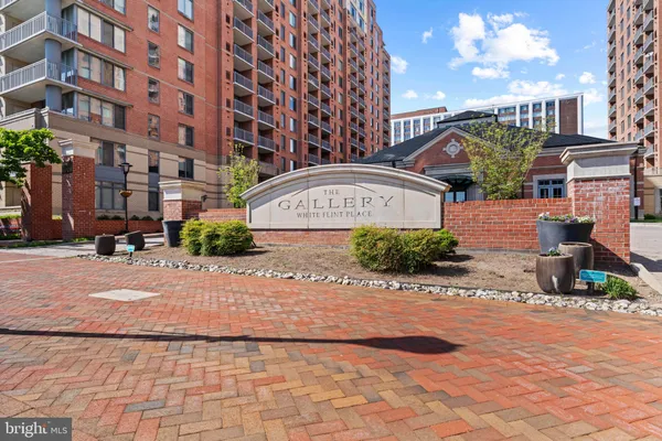 $1,988 | 11710 Old Georgetown Road, Unit 820, North Bethesda, MD 20852