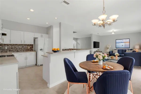$5,250 | 1042 Bluewood Terrace, Unit 1042, Weston, FL 33327