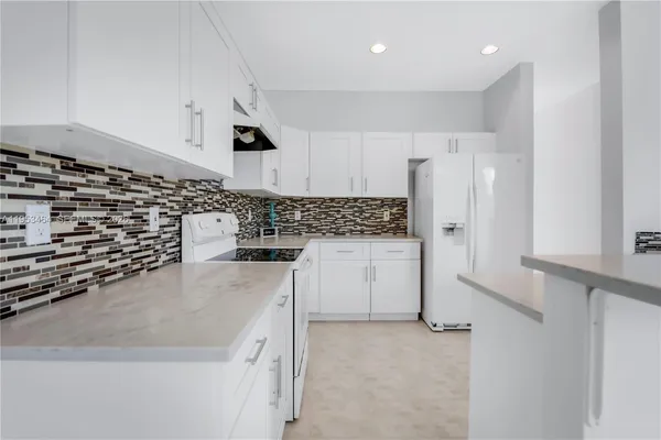 $5,250 | 1042 Bluewood Terrace, Unit 1042, Weston, FL 33327