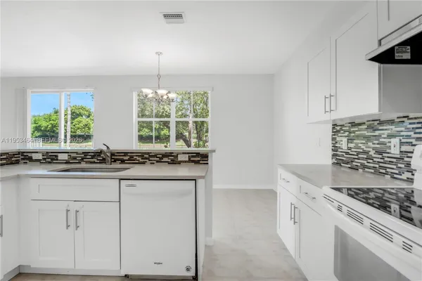 $5,250 | 1042 Bluewood Terrace, Unit 1042, Weston, FL 33327