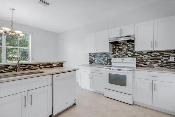 $5,250 | 1042 Bluewood Terrace, Unit 1042, Weston, FL 33327