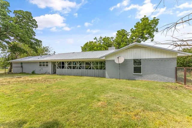 $2,600 | 800 Spring Hill Road, Aubrey, TX 76227
