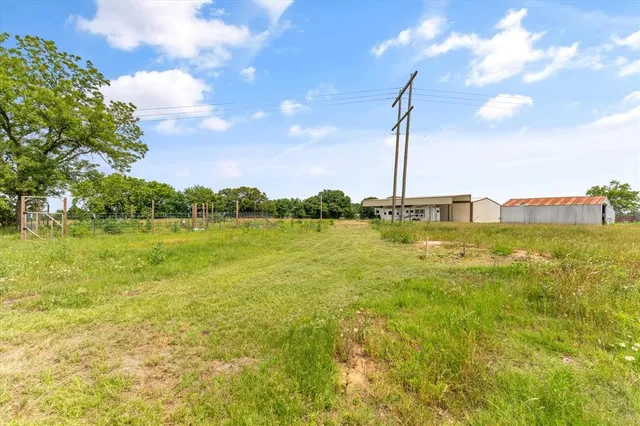 $2,600 | 800 Spring Hill Road, Aubrey, TX 76227